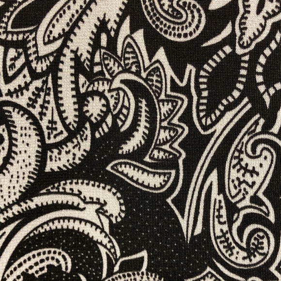 carré noir - Black & White Paisley Print Round Neck Sleeveless Blouse - Sz S - Picture 6 of 8